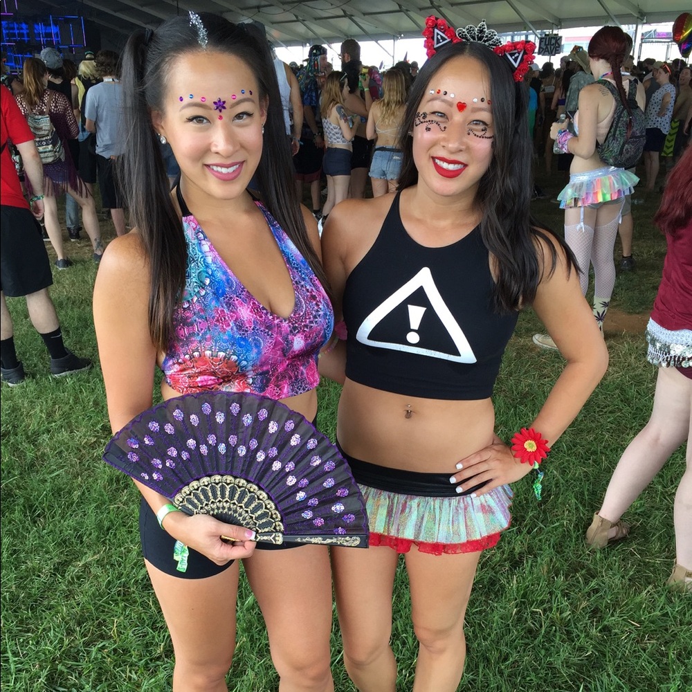 Ravewithmigente cosmic vneck halter crop top